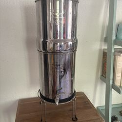 Large Berkey With Stand