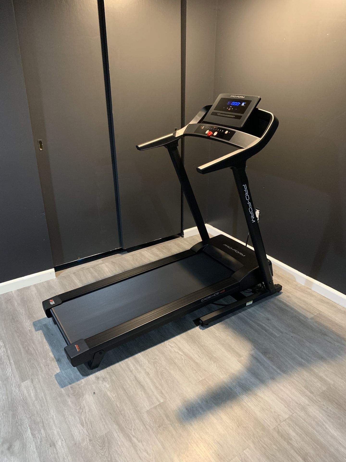 Pro-Form treadmill with incline - works great, Foldable