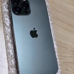 Iphone 13 pro max unlocked 256GB. Desbloqueado. Unlocked. El Precio Es Firme. Price is firm.