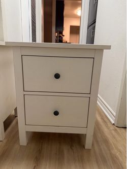 8 drawer and 2 night stand