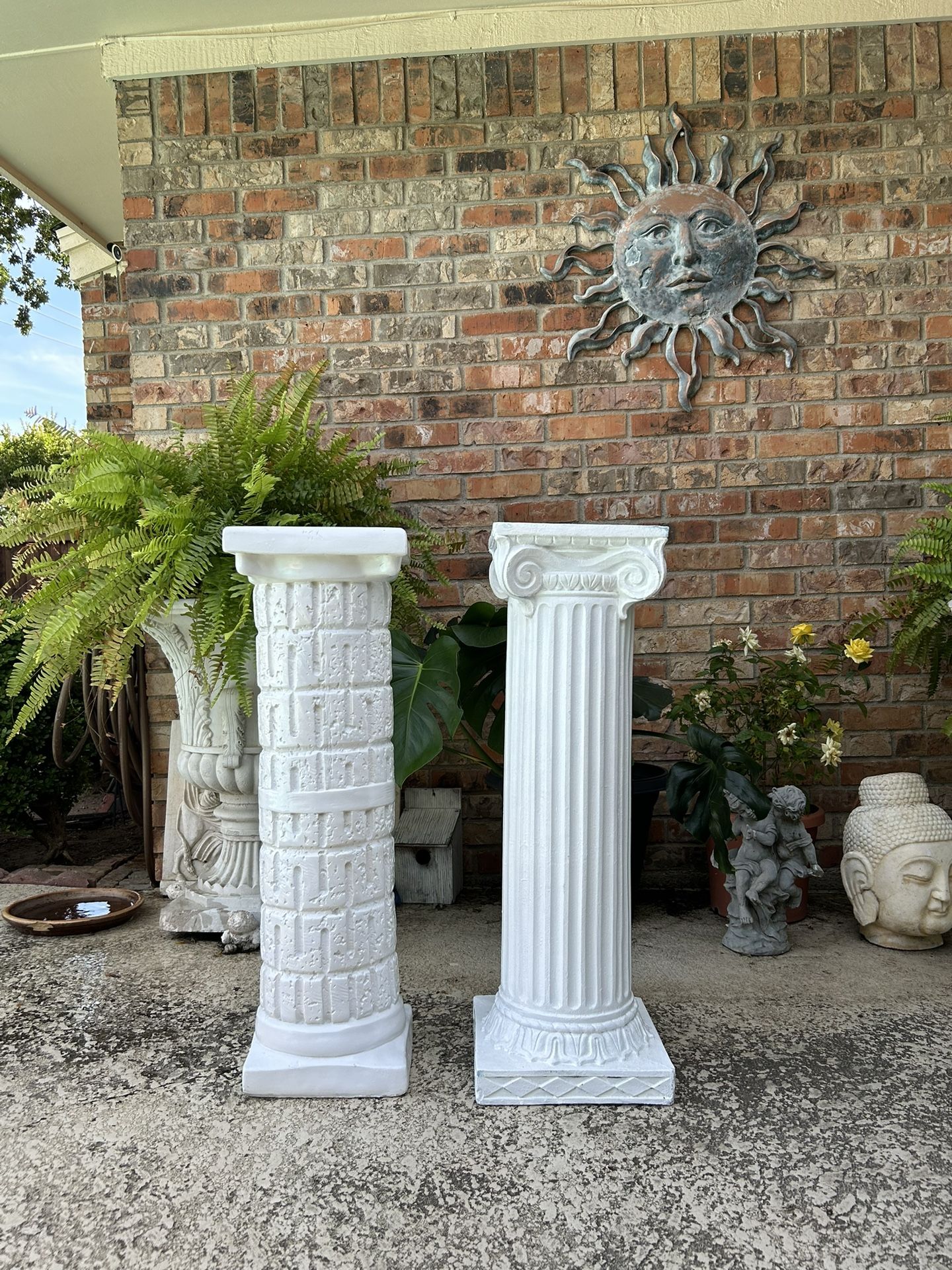 2 White Pillars