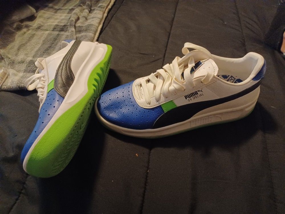 Mens' PUMA tennis Shoes