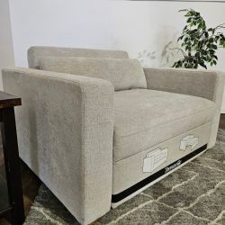 Thomasville Sleeper Chair - FREE DELIVERY