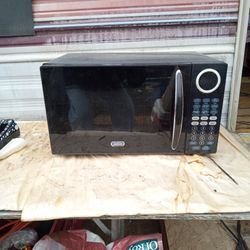 FREE.     Sunbeam Microwave 