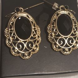 Gold Tone Dangle Earrings 