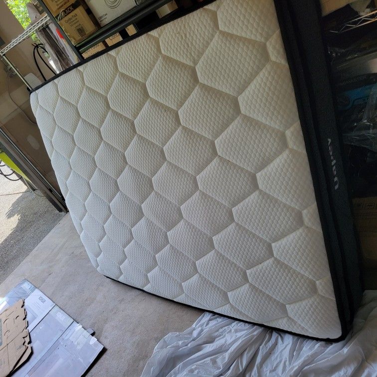 Full Size Bed Frame & Mattress