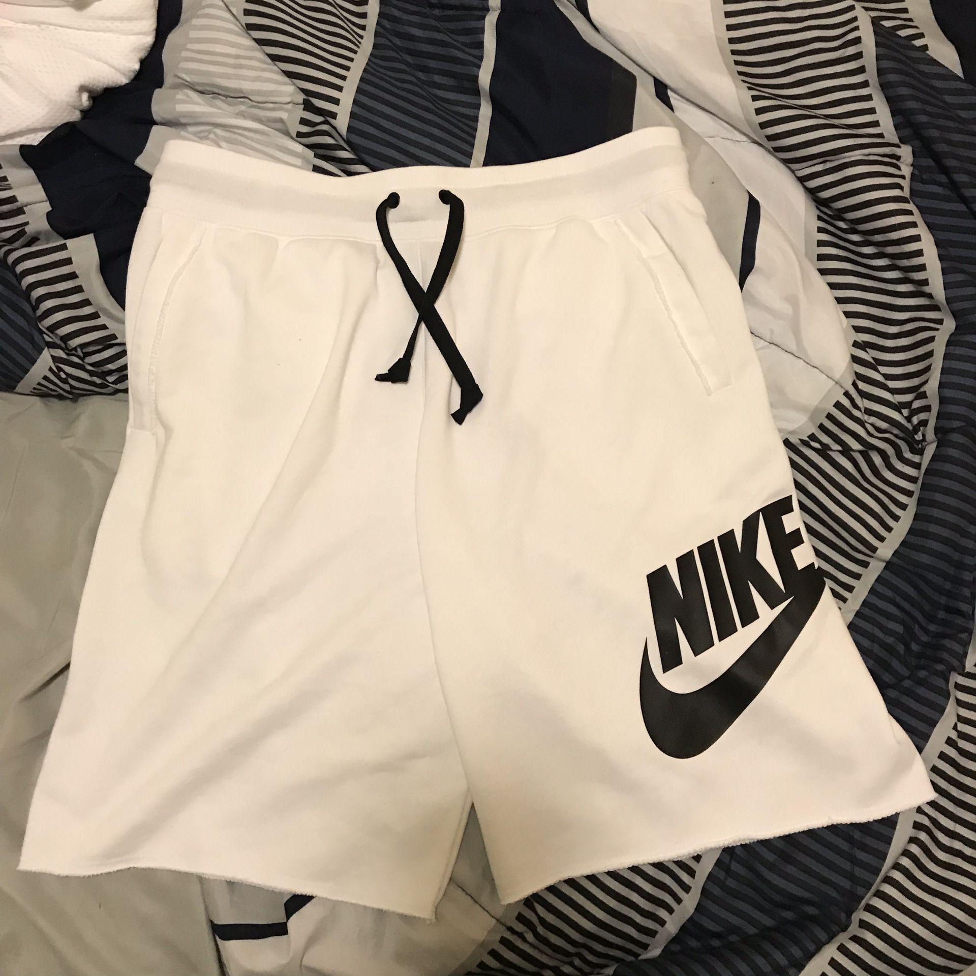Men medium Nike shorts