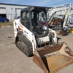 Skid Steer Bobcat 1,400 # Pounds with Tracks and a Free Bucket - Bobcat T450