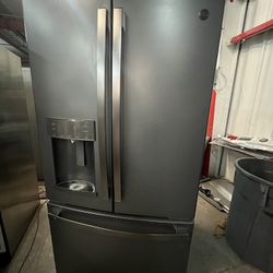 Ge Black Stainless Steel Refrigerator 28 Cubic Ft