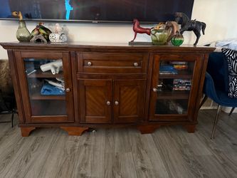 FREE TV STAND