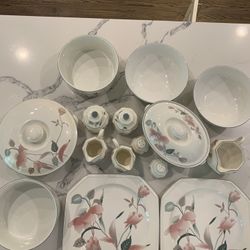 Miskasa China 19 Pieces Perfect Condition Silk Flowers