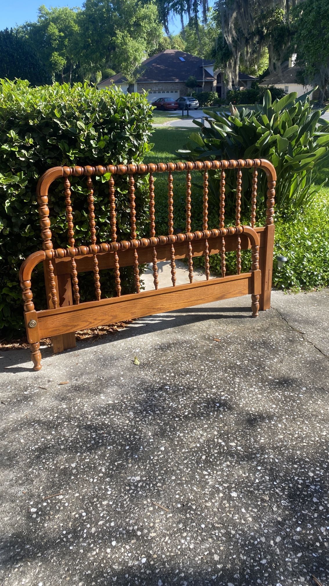 Jenny Lind Queen Bed Very Good Condition. Matching Side Rails Included But Not In Pictures