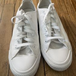 White Converse Men’s 5 Women 7 