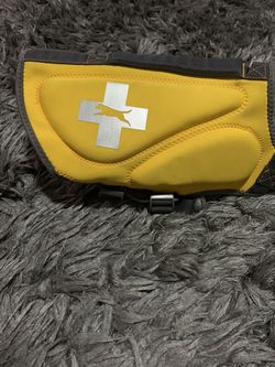 (M) Yellow Life jacket