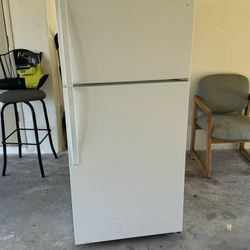 Whirl Pool Refrigerator 