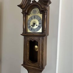 Gorgeous Vintage 1970’s Paragon 33" Oak Key Wind Chime Pendulum Wall Clock “as is”