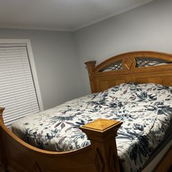 Bed King Size Bed Like New ,,