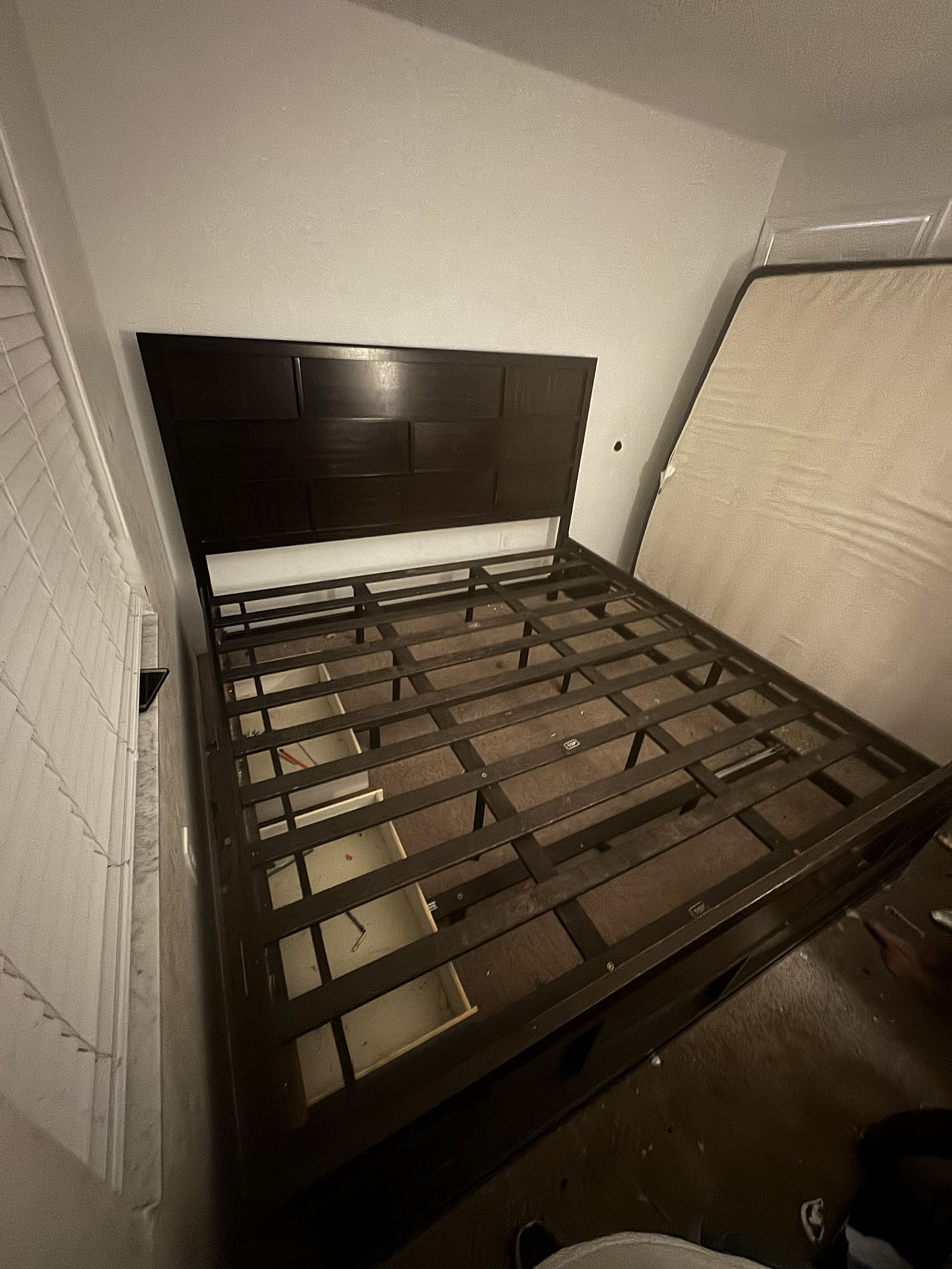 American Signature Toronto Storage King Size Bed And Mirror Dresser
