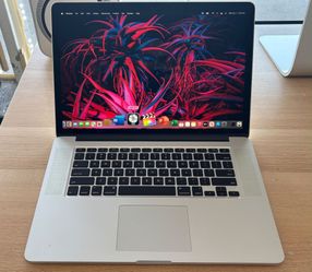 Apple Macbook Pro 2014 15” Retina Core i7 - Extras!!