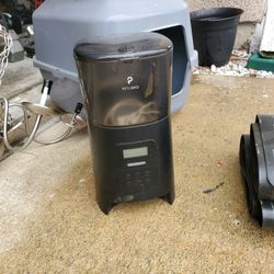 Cat Stuff With Feeder