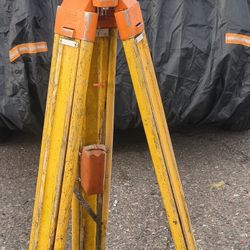 Wild Heerbrug GS120 Tripod with Berger Bal-5 Builders Level