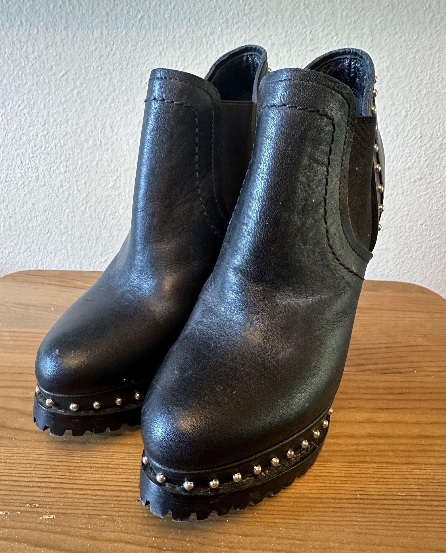 Alexander McQueen Vero Cuoio Booties