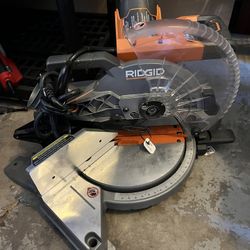 RIDGID 15 Amp 10 in. Corded Dual Bevel Miter Saw with LED Cut Line Indicator. No saw blade. $175 Location: Arlington  Se Habla Español