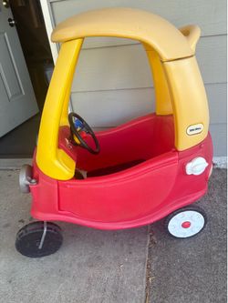 Little Tikes Cozy Coupe Ride-On Car