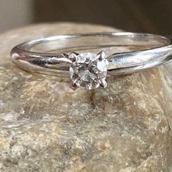  14K White Gold  And 0.20 Carat Diamond Solitaire Engagement Ring  Size 6.75-/