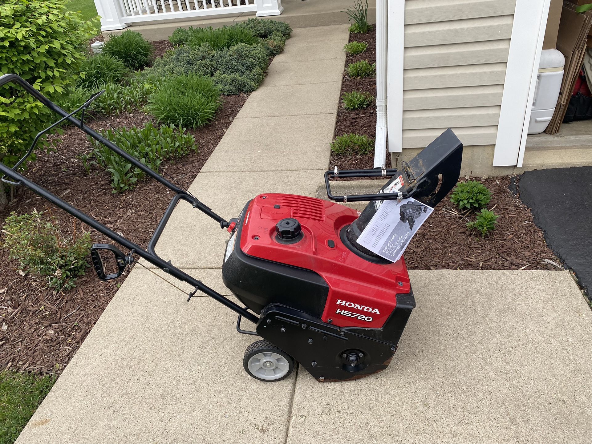 Honda HS720 Snow Thrower
