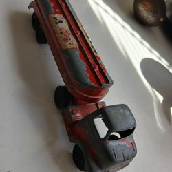 Antique. Tootsietoy Metal Truck