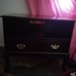 Pending Pick Up & Sale ()End Table 