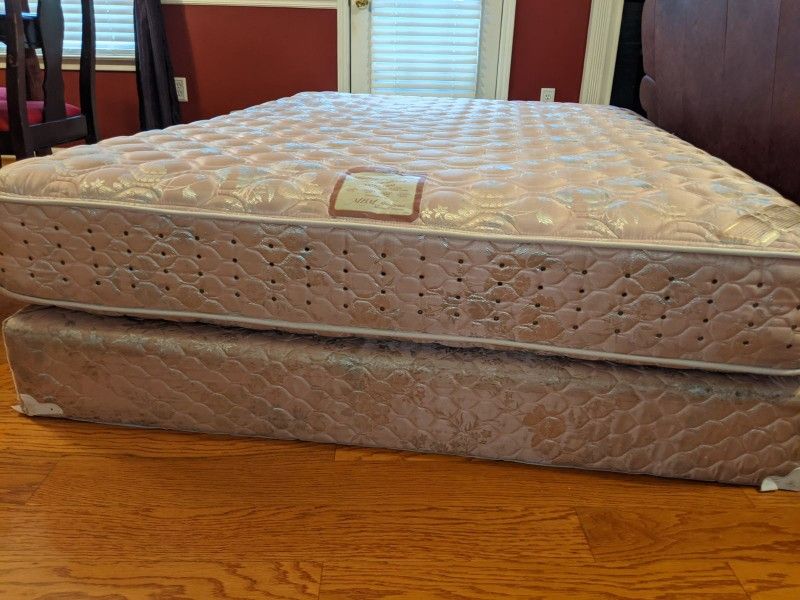 Queen Size Mattress And Box Spring