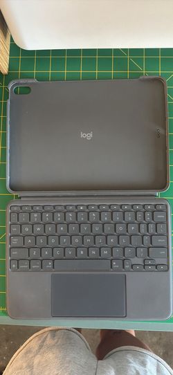 Logi Tech iPad 11 air Case With Keyboard