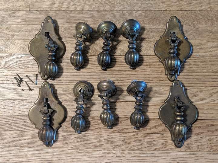 MCM set of vintage Bassett mid-century brass drawer knobs pulls hardware. In excellent condition.