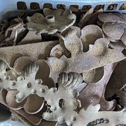 Assorted metal design pieces 