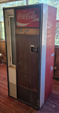 VINTAGE COKE MACHINE