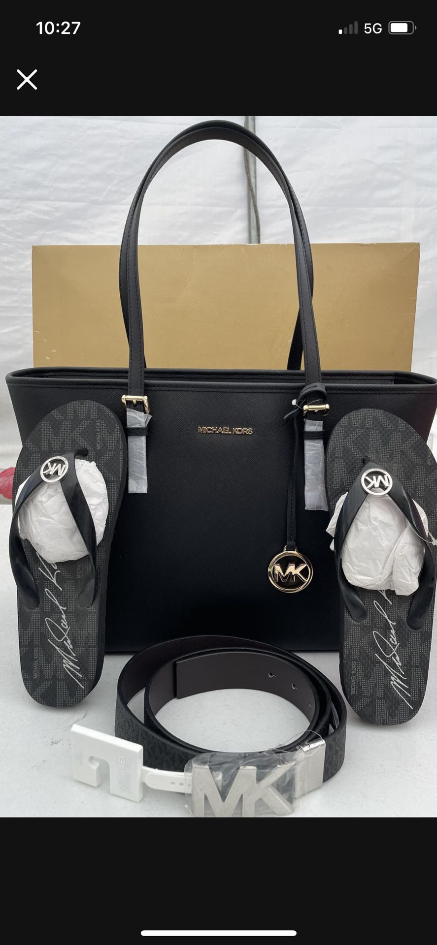 Michael Kors Set NWT flip flops size 9 Michael Kors belt size X-Large  Perfect gift 🎁  Serious inquiries only  Pick up location in the city of Pico R