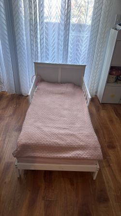 Toddler bed with Mattress