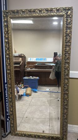 Selling A Beautiful Ornament Wood Frame 