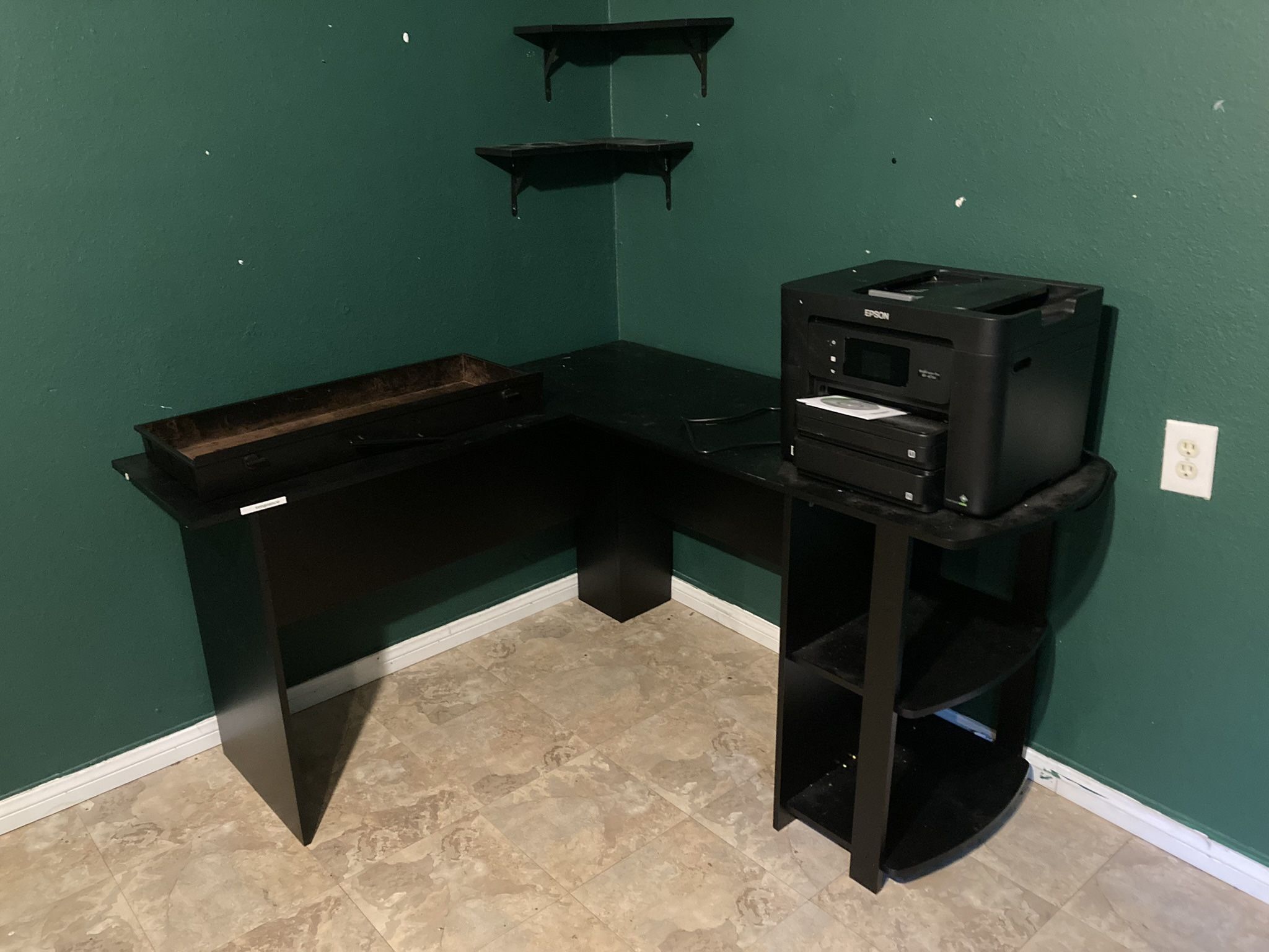 Desk And Shelf Free