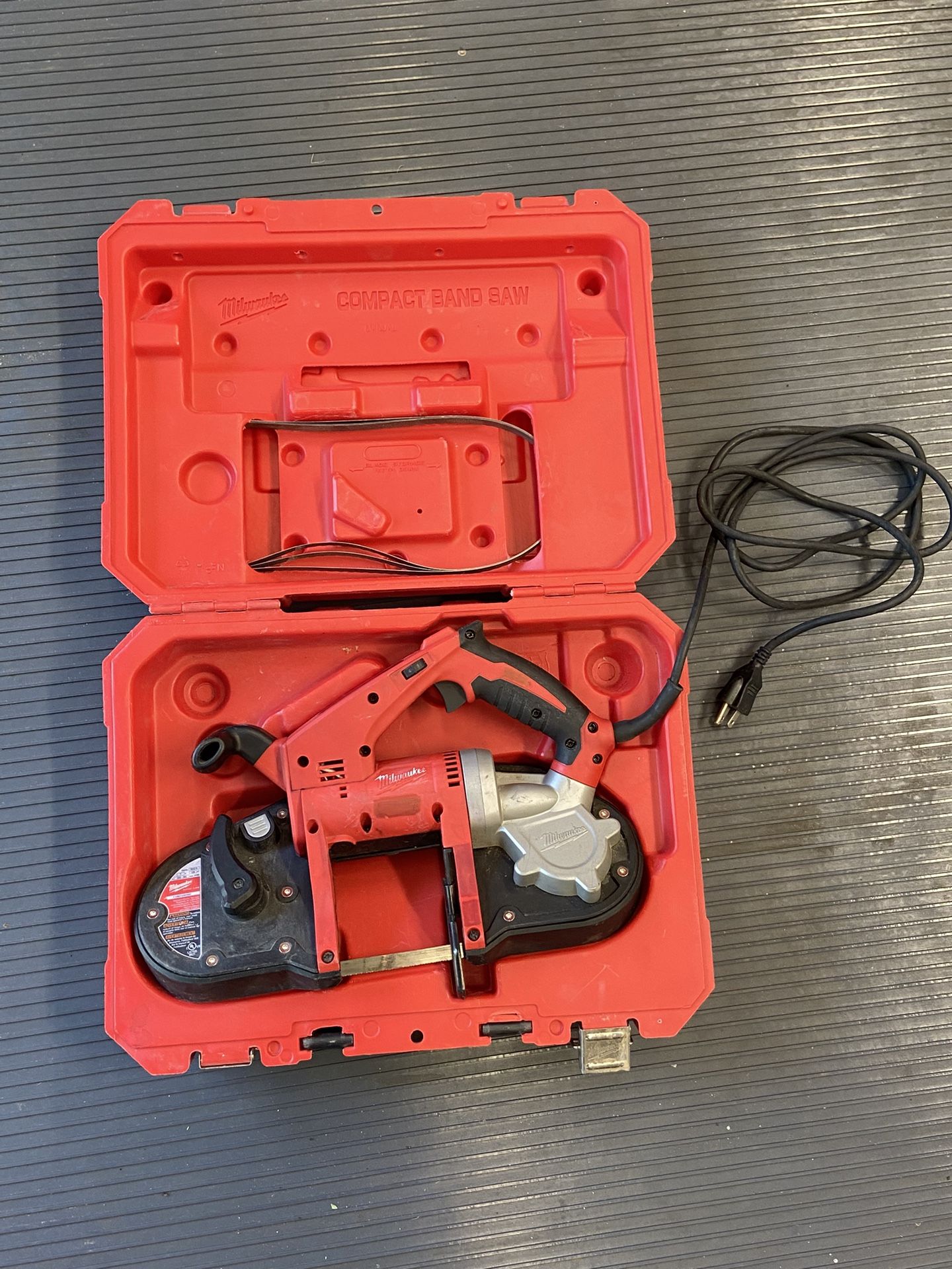 Milwaukee Compact Bandsaw