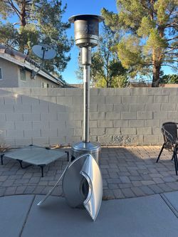 Outdoor heater with propane tank