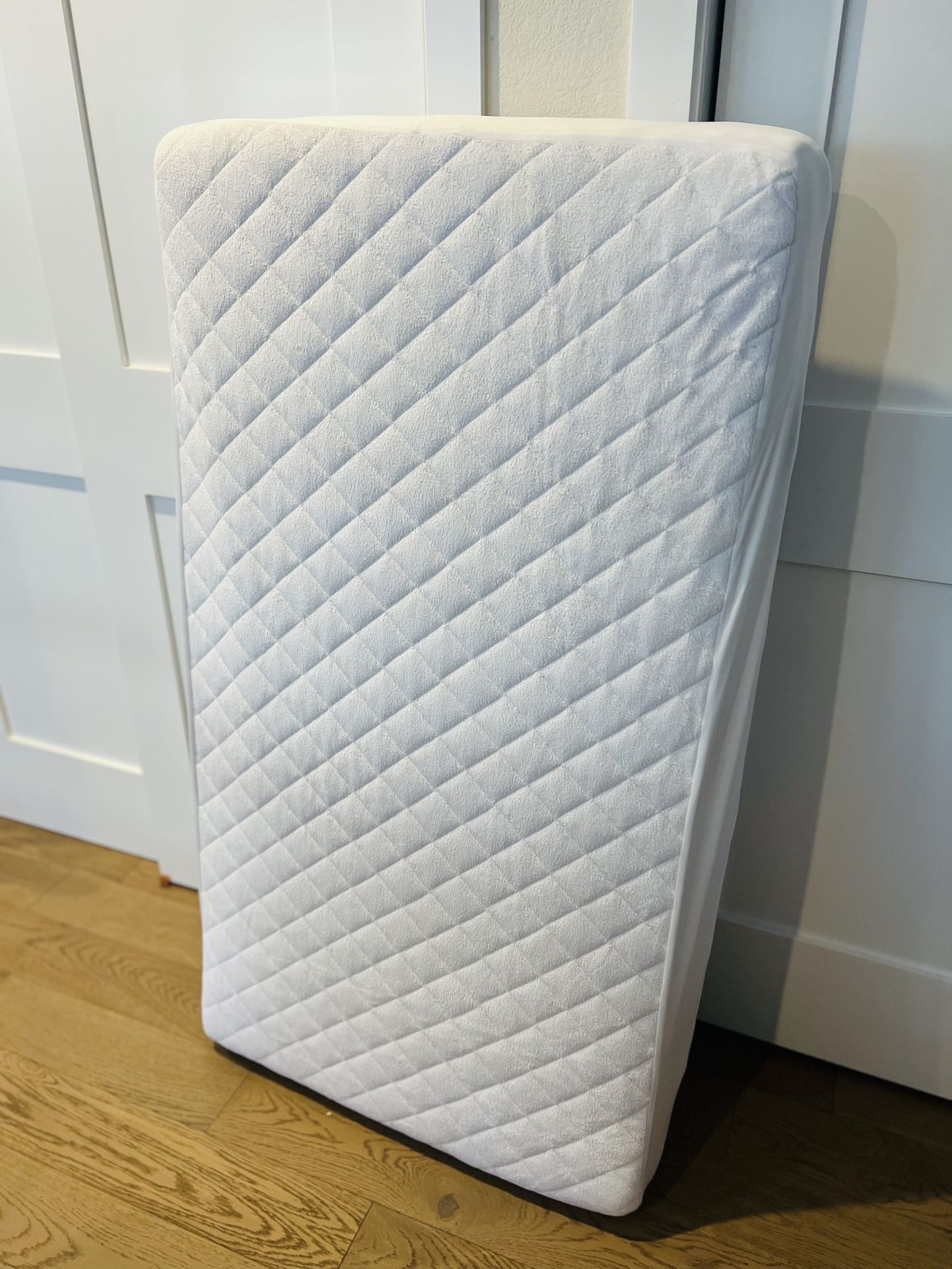 Newton Crib Mattress, Standard Size, White