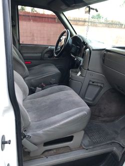 Selling 2000 Astro Mini Van