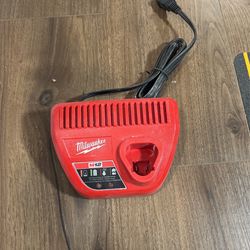 Milwaukee Charger M12