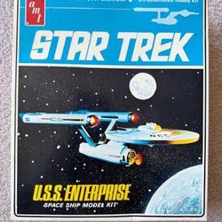 STAR TREK U.S.S. ENTERPRISE SPACE SHIP MODEL KIT BY AMT. 1983 ORIGINAL UNBUILT 