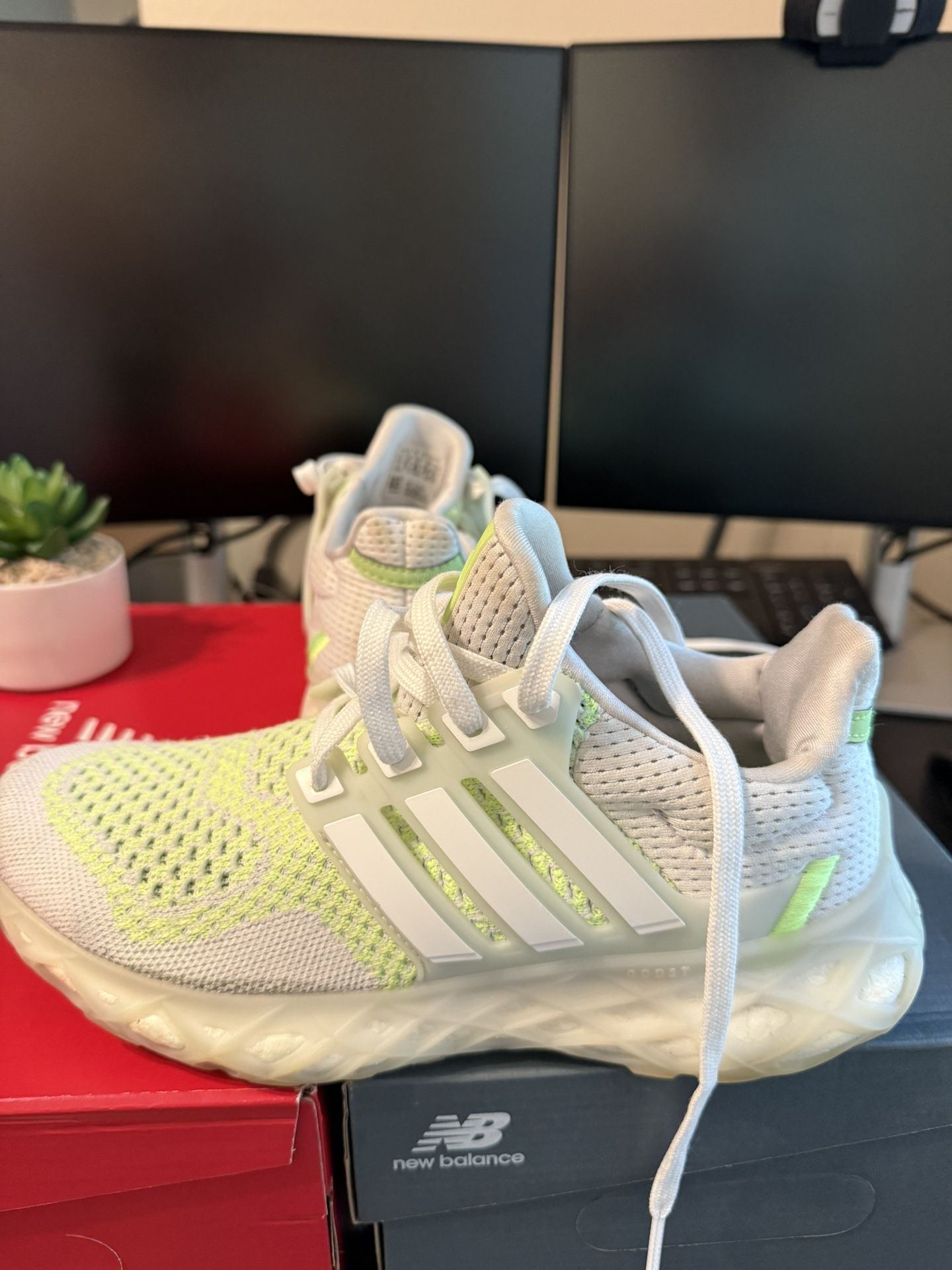 Adidas Unisex 6.5 US