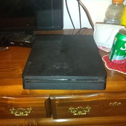 PS4 Slim 