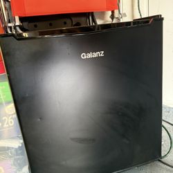 Small Fridge / Freezer Works Great!!